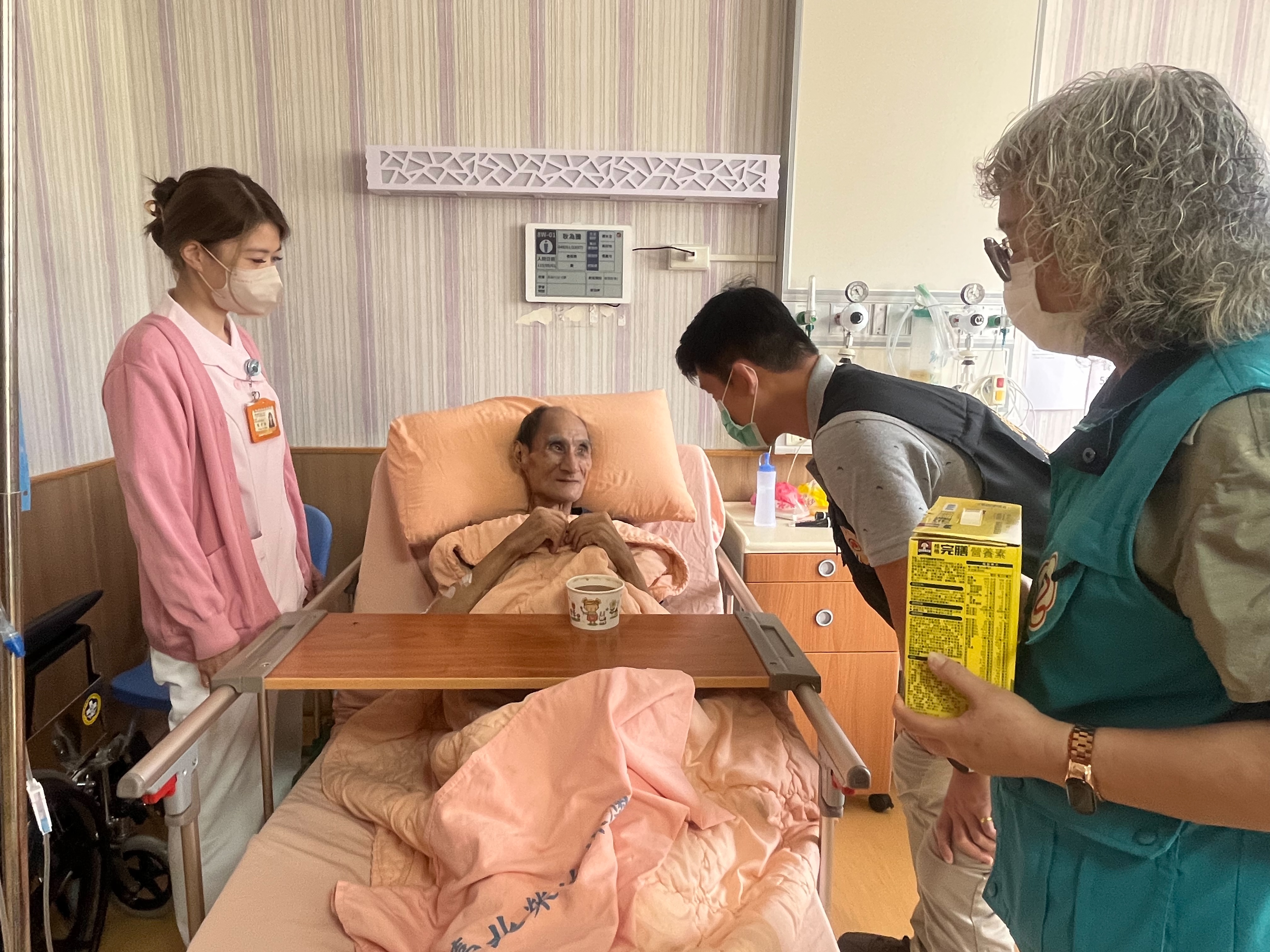 臺北市榮民服務處秋節關懷住院榮民