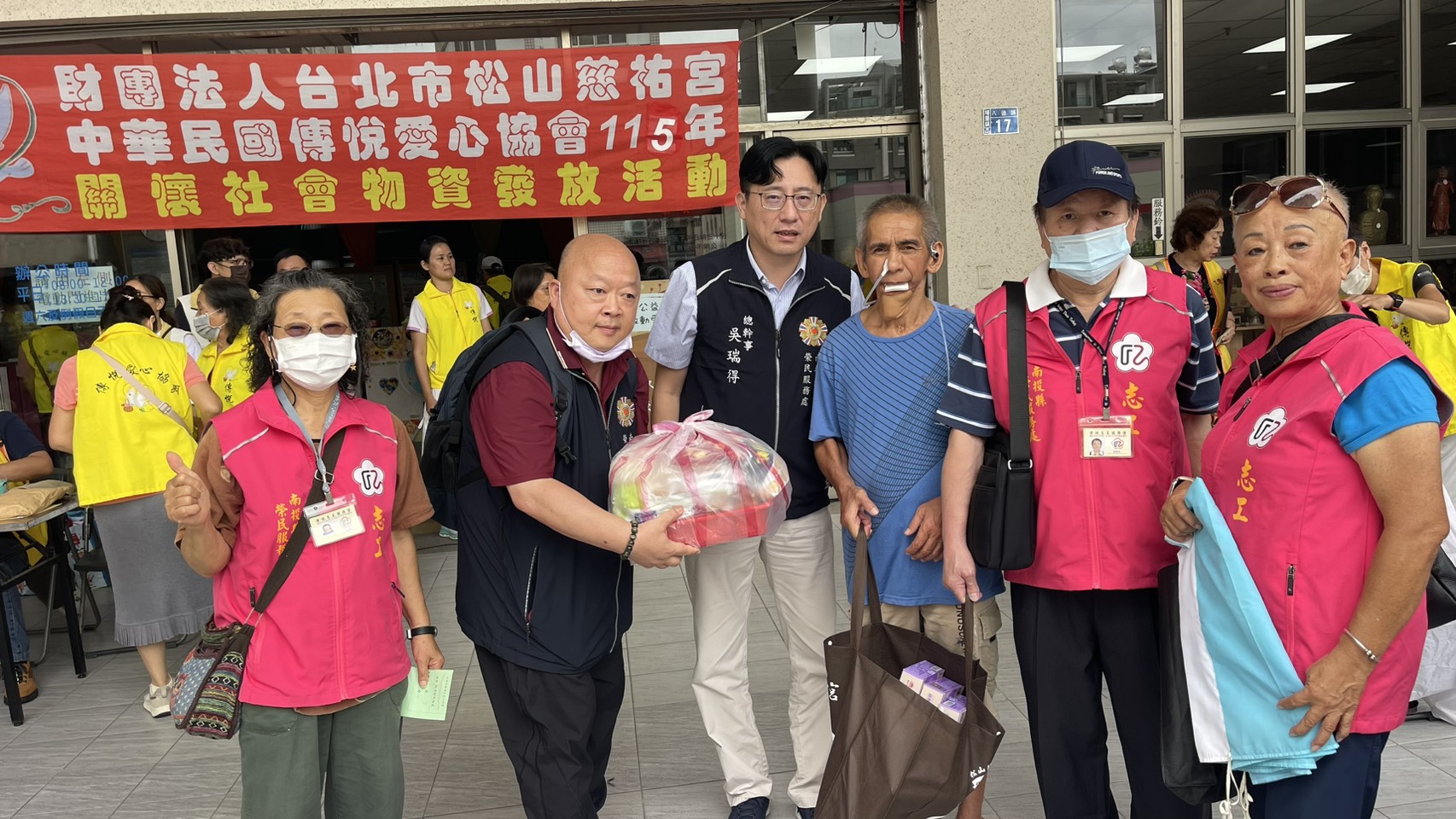 南投縣榮服處連結傳悅愛心協會 秋節前暖心感動發送物資