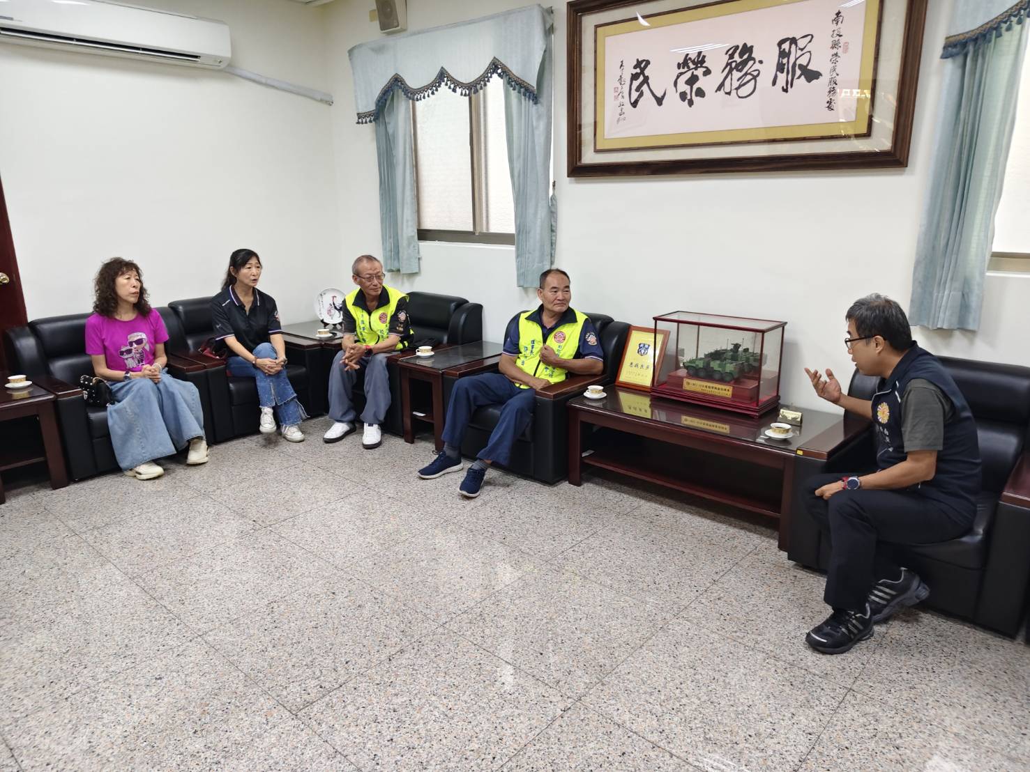 彰化領士班校友會拜會南投縣榮服處 捐贈認養金關懷榮民遺孤