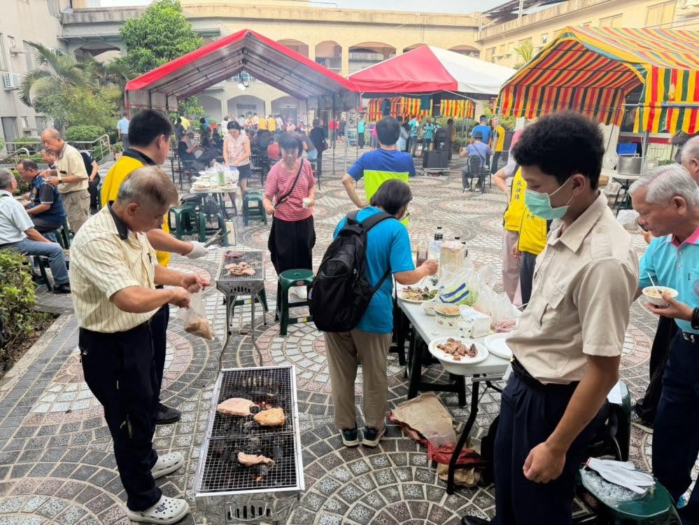 榮家住民歡慶烤肉