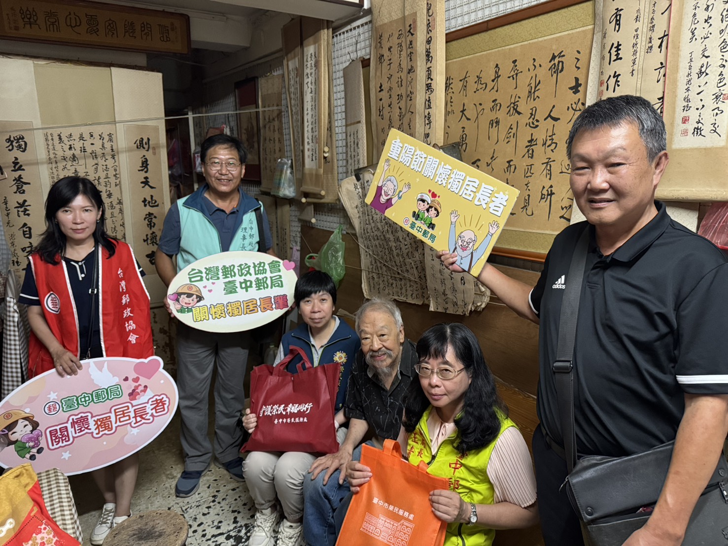 臺中市榮服處王怡文處長會同臺中郵局王素珠副局長關懷榮民長者-2