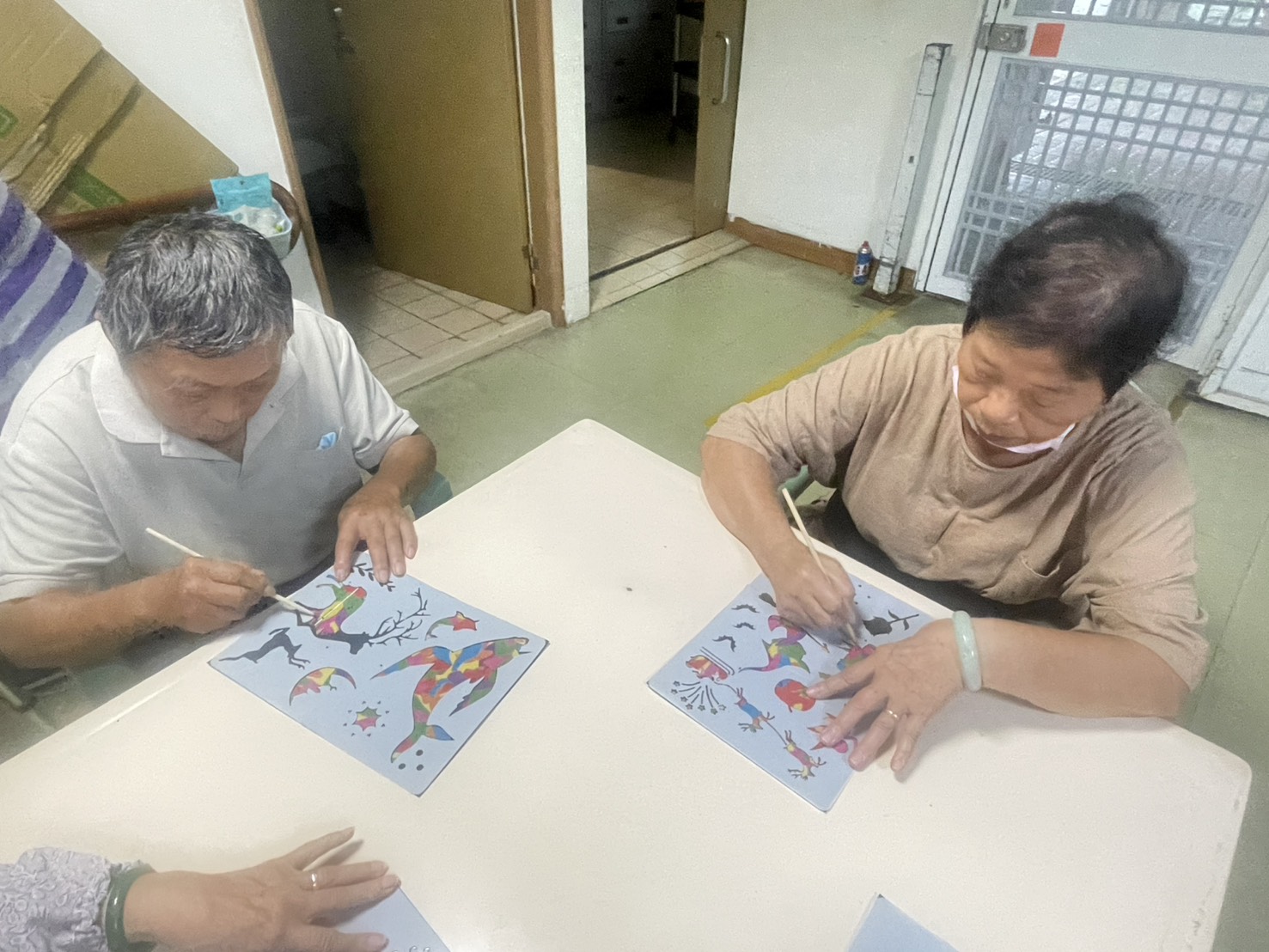 圖3:住民專注參與刮畫活動
