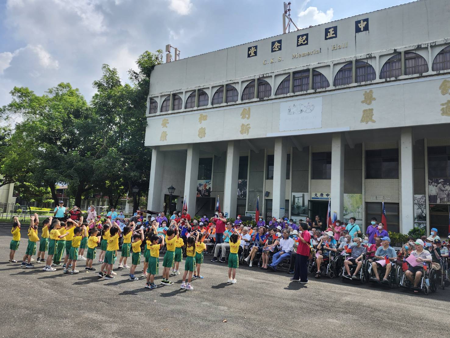 圖1:小博士幼兒園暖場表演
