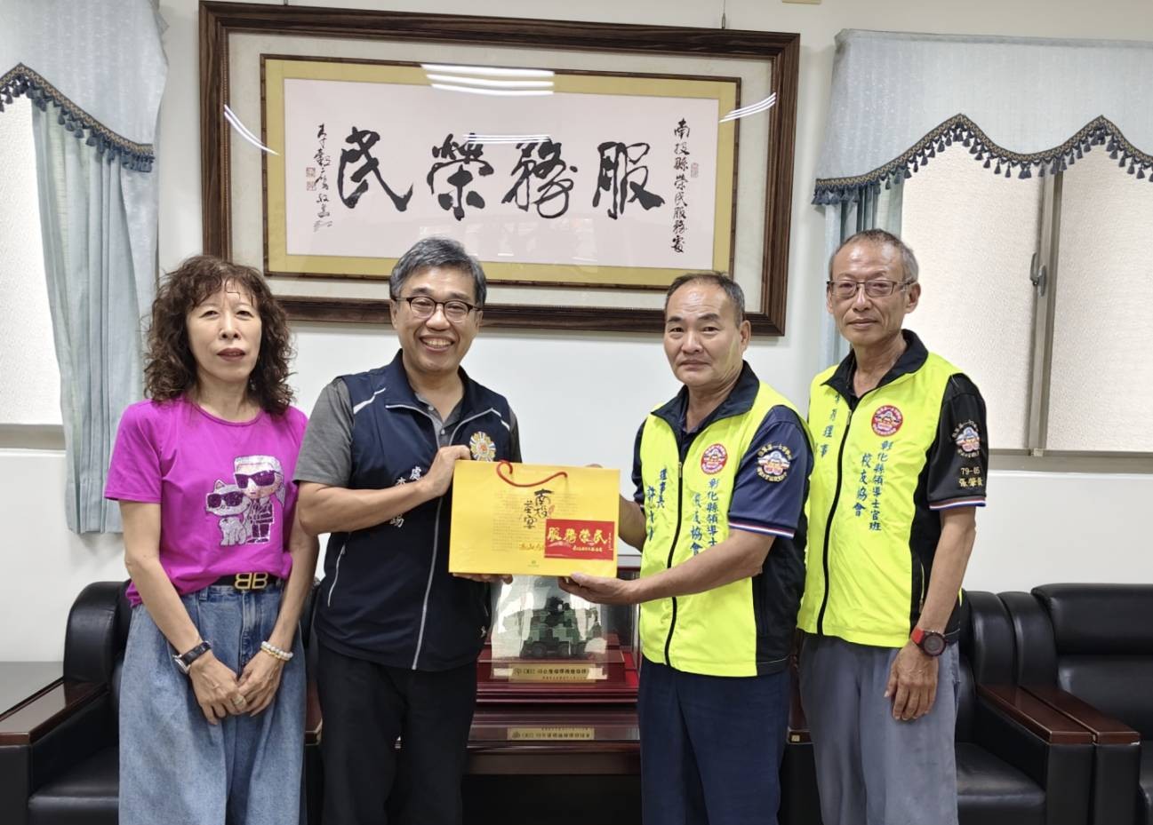 彰化領士班校友會拜會南投縣榮服處 捐贈認養金關懷榮民遺孤