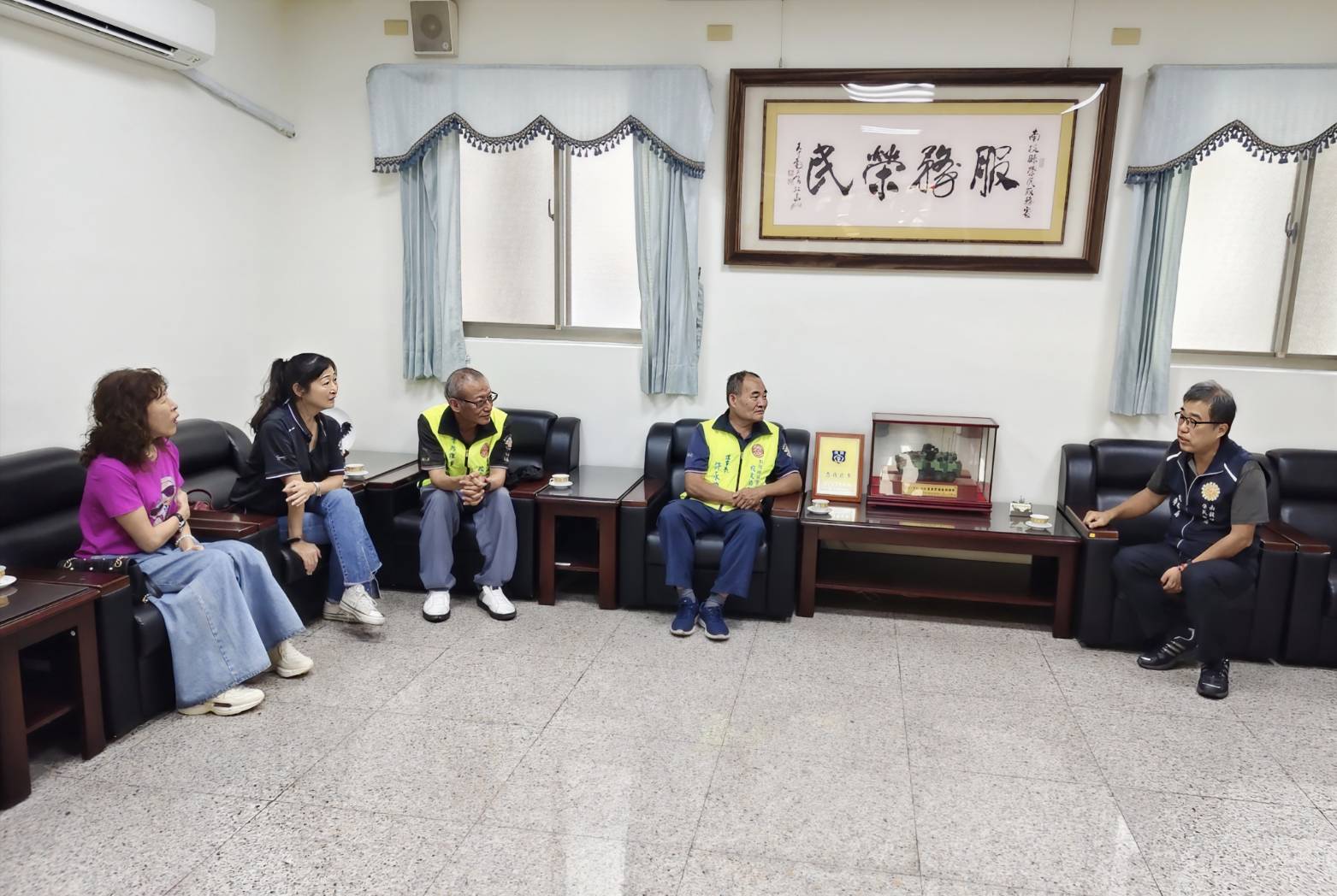 彰化領士班校友會拜會南投縣榮服處 捐贈認養金關懷榮民遺孤