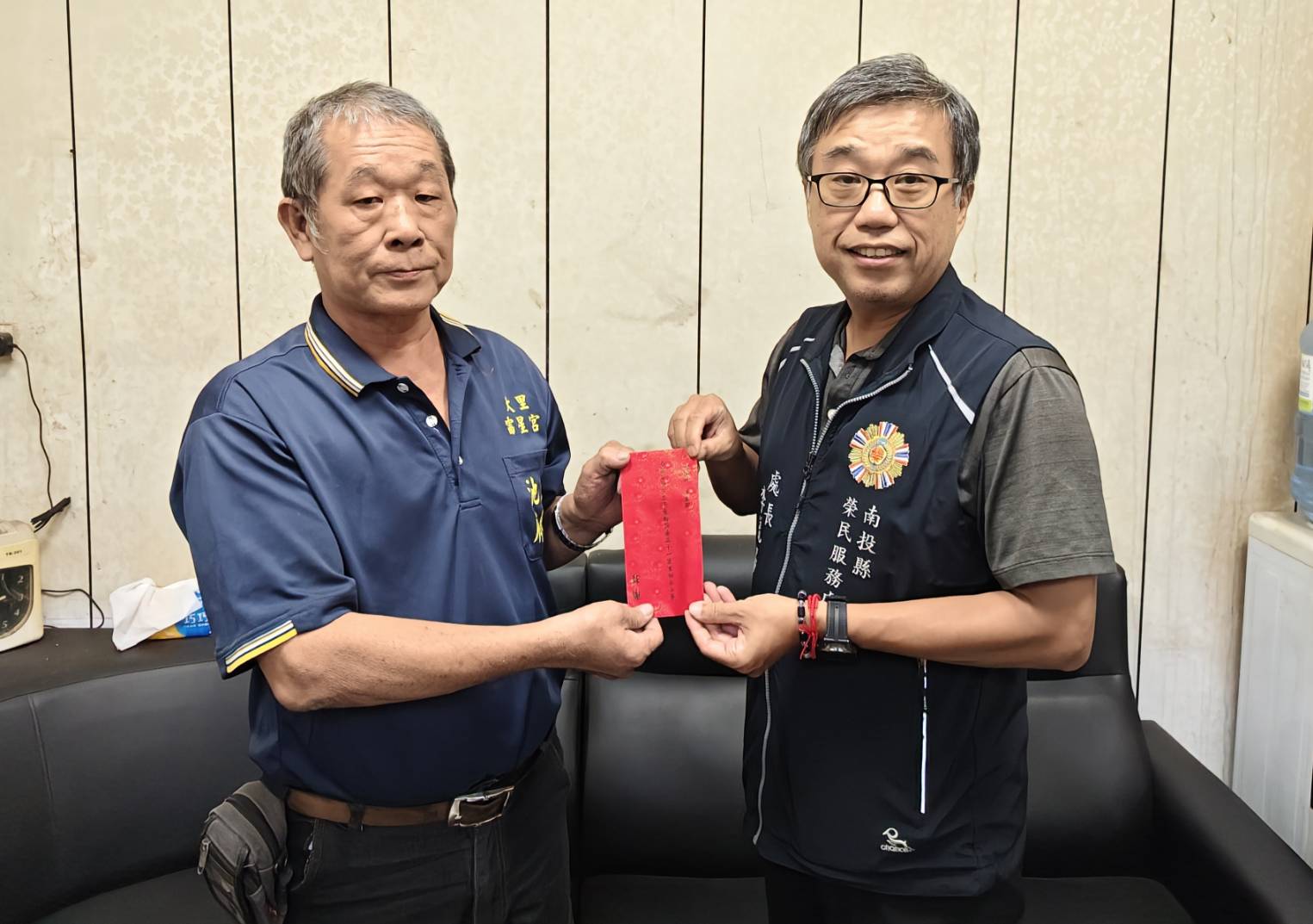 寒冬傳愛公私協力!南投縣榮服處受贈「寒冬送暖」經費傳遞溫馨情