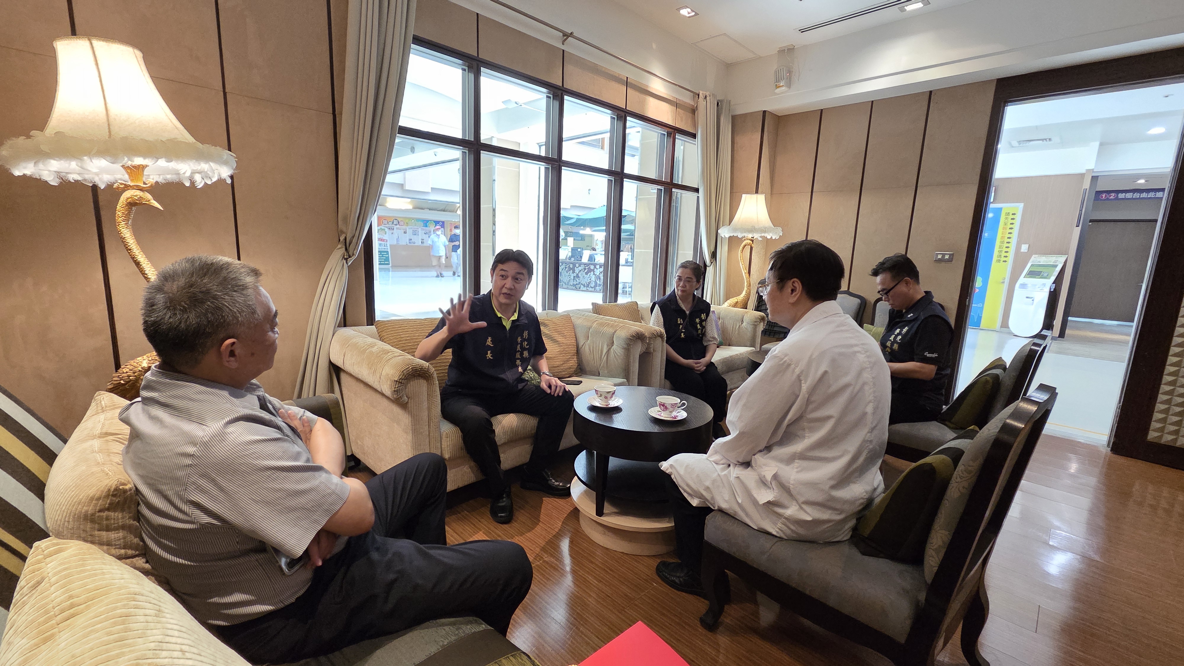 彰化榮服處關懷榮民眷就醫權益 秋節前夕拜會秀傳醫療體系6