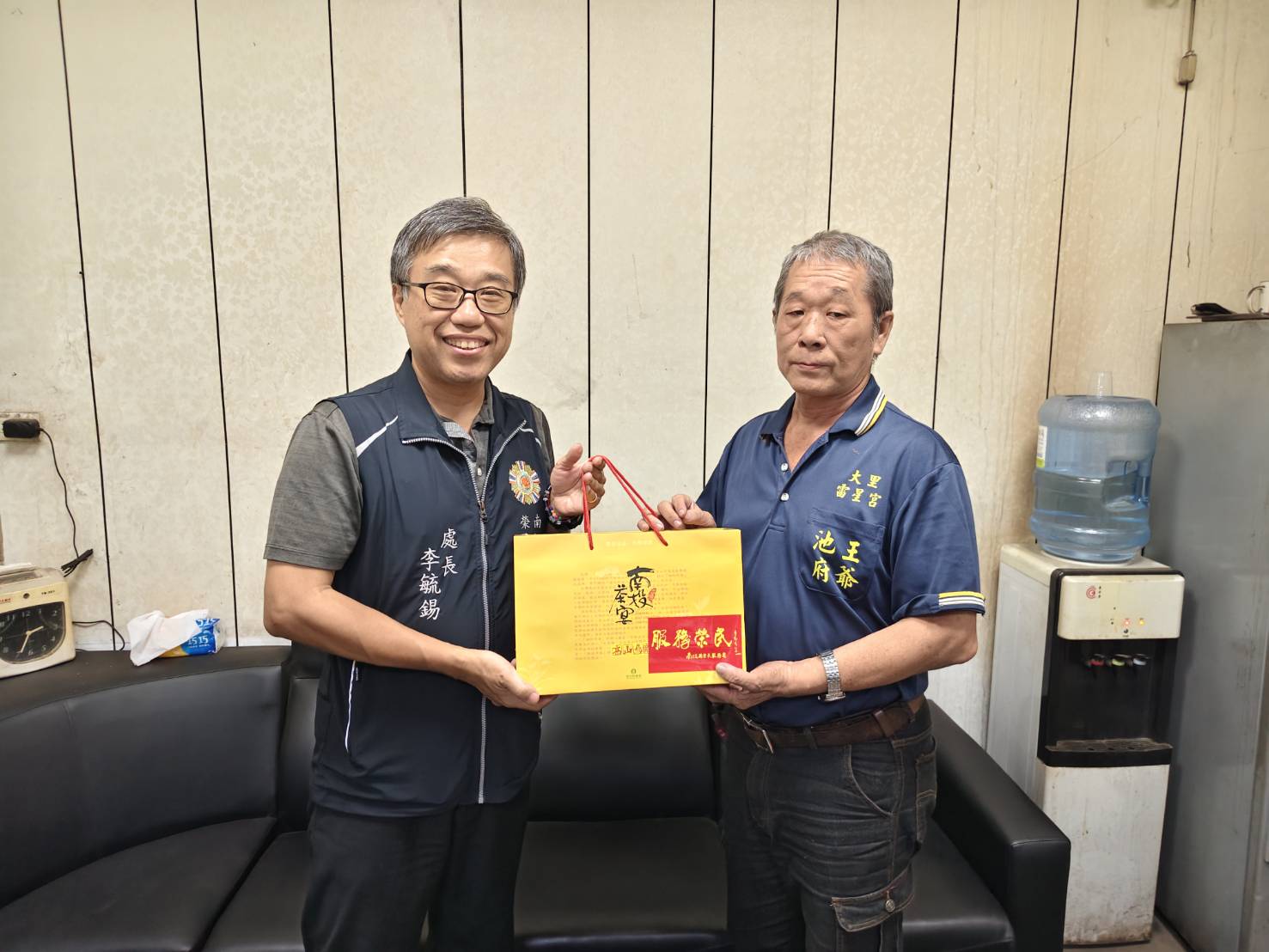 寒冬傳愛公私協力!南投縣榮服處受贈「寒冬送暖」經費傳遞溫馨情