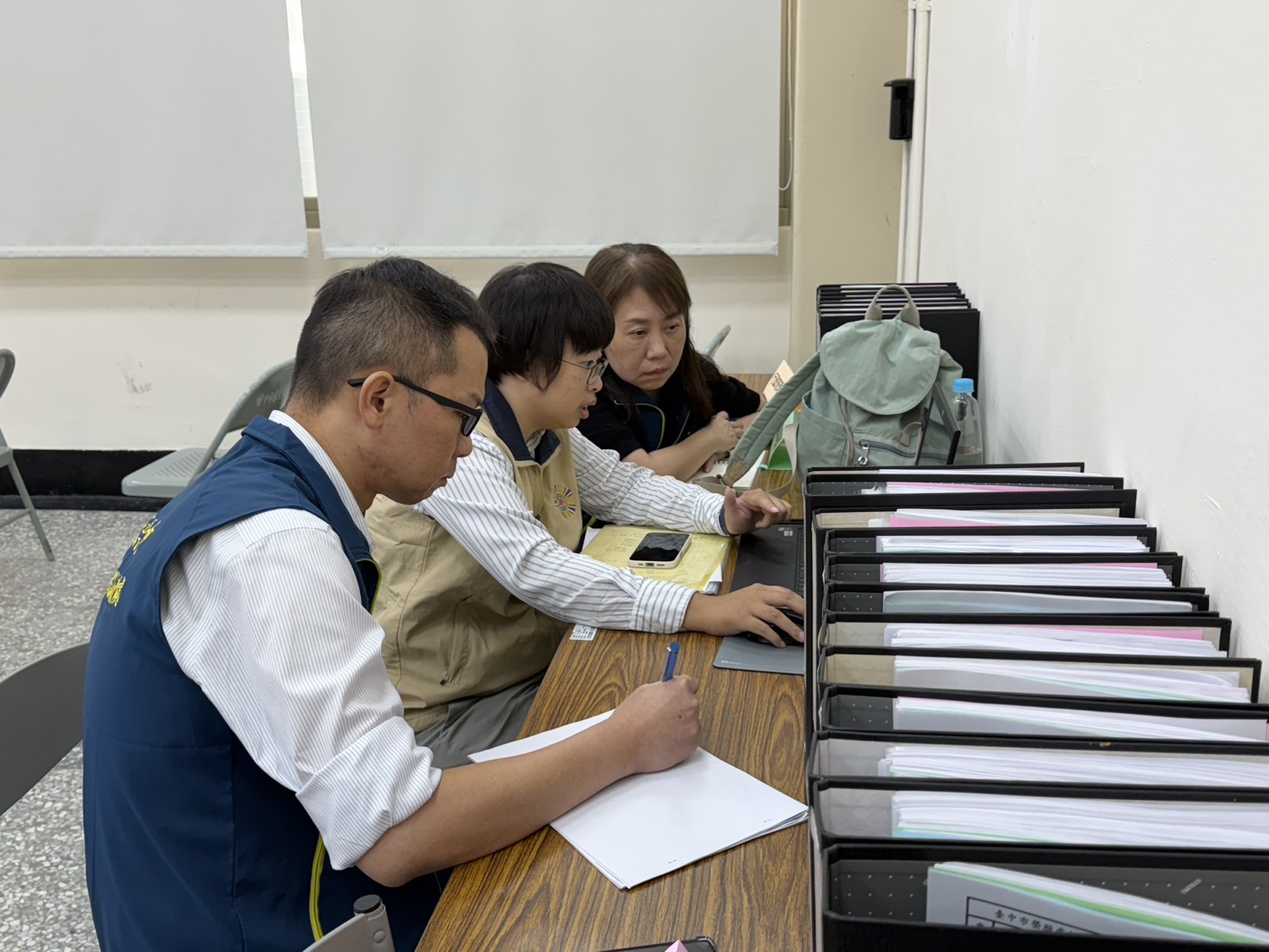 輔導會赴臺中市榮服處實施業務輔訪 強化服務照顧品質