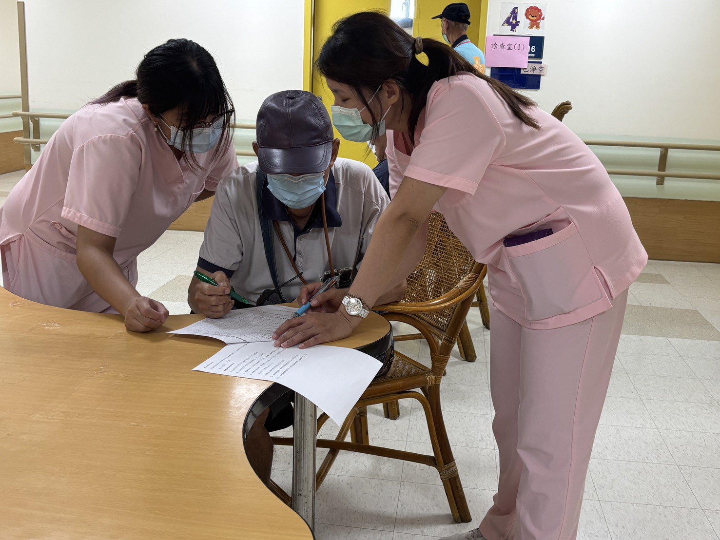115年10月13日健康不打烊！醫療團隊走進雲林榮家，守護長輩健康