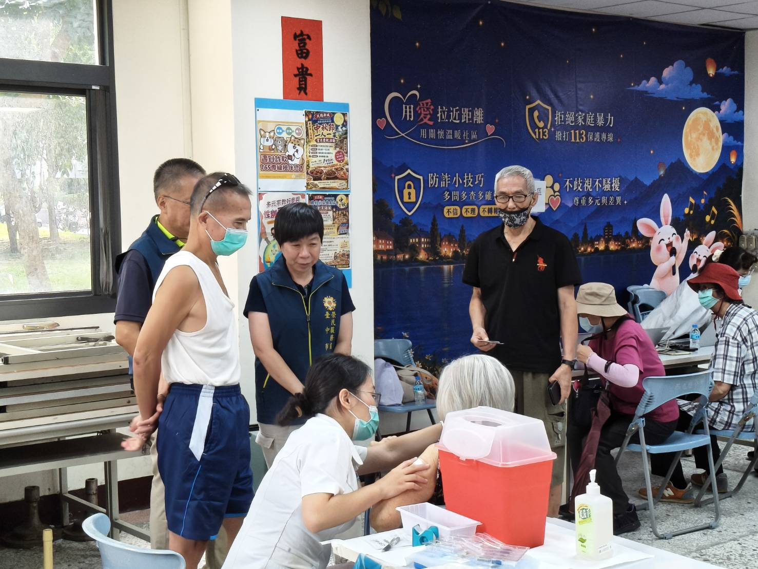 臺中市榮服處攜手臺中榮總深入社區接種流感疫苗 守護榮民眷健康