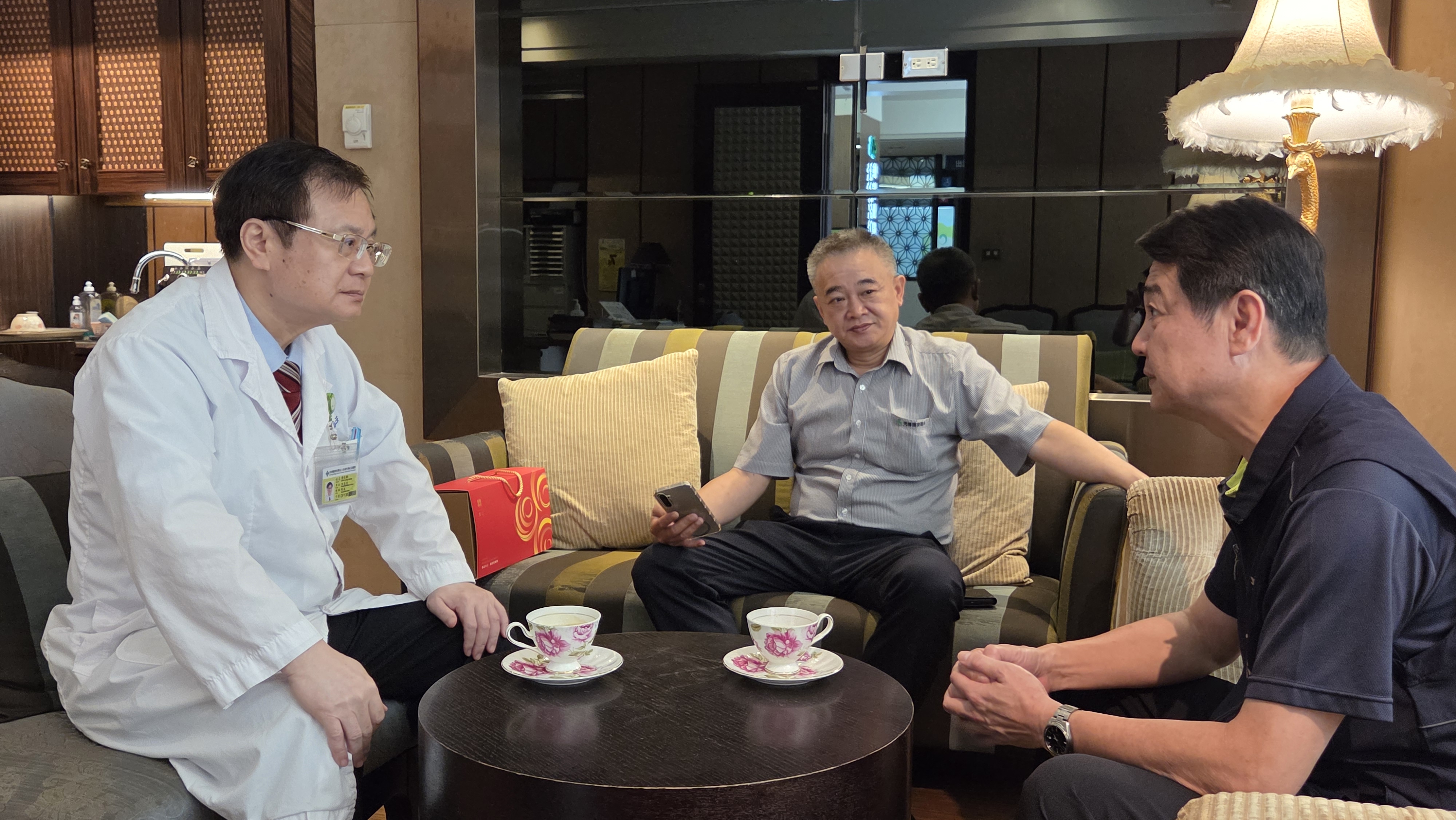 彰化榮服處關懷榮民眷就醫權益 秋節前夕拜會秀傳醫療體系8