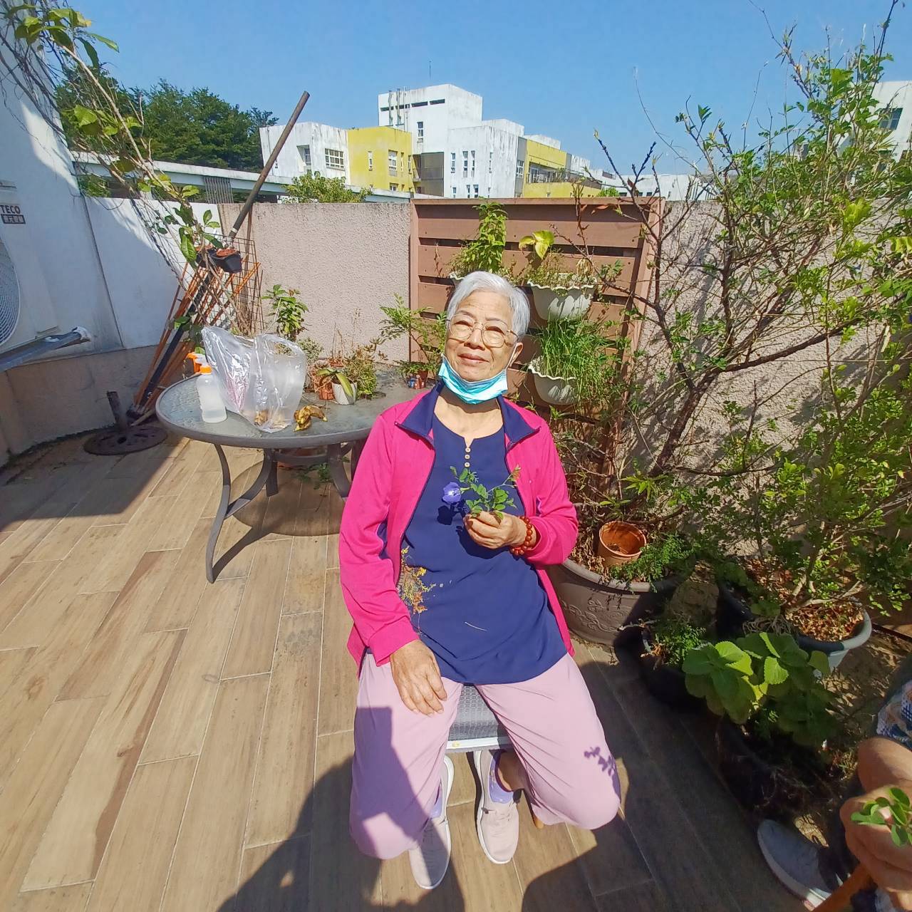 11510「憶樂園」板橋榮家附設新北市憶樂日照中心- 秋日禪園小時光,曬曬太陽、吃吃點心,享受生活中的小幸福