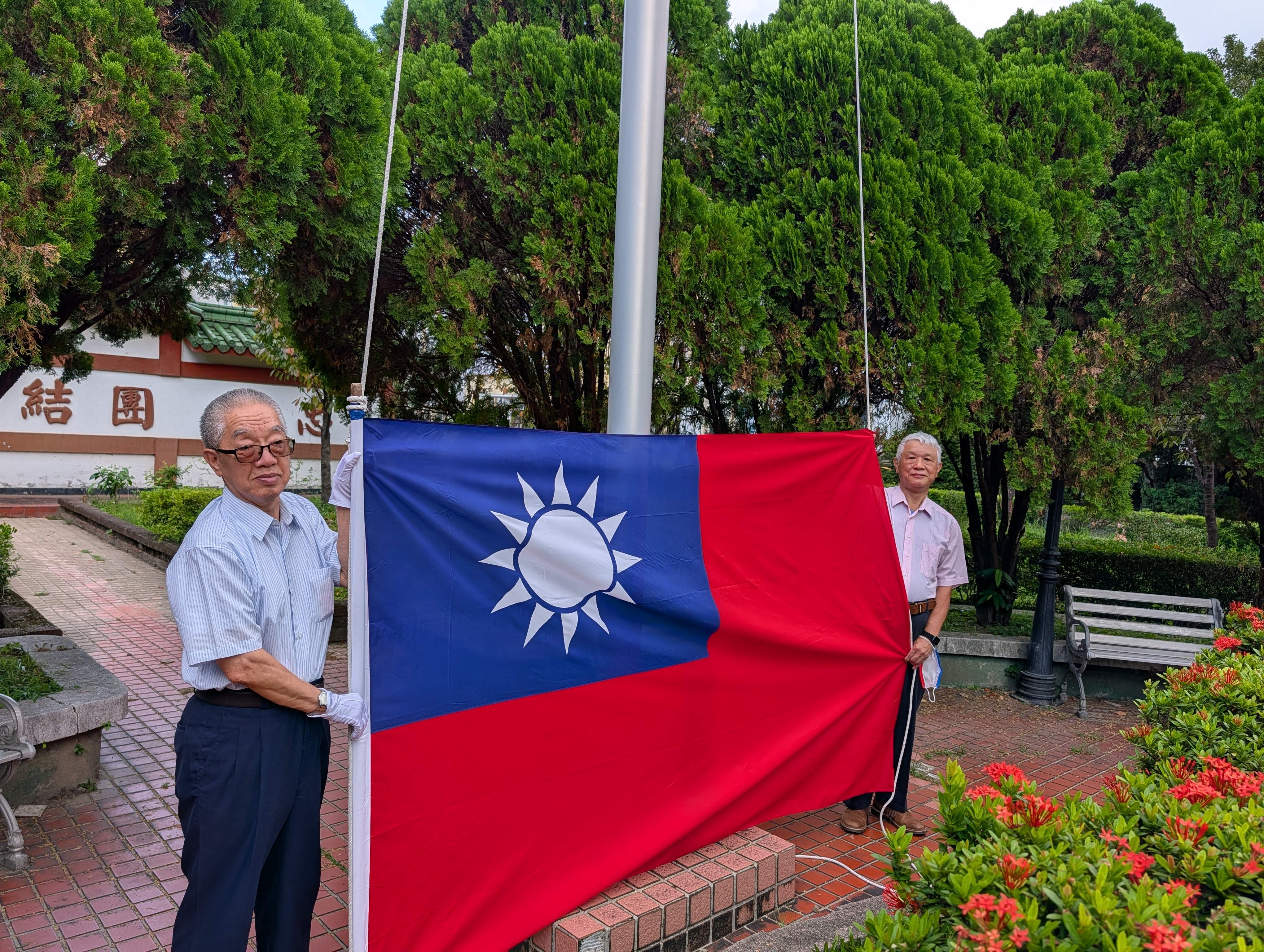 雙十升旗典禮-旗海飛揚！板橋榮家 熱血沸騰迎國慶